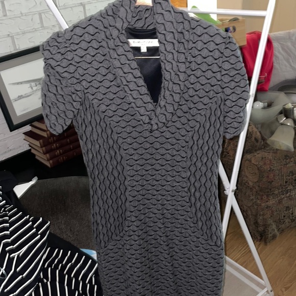 Size 4 - Picture 1 of 2